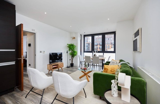 The Wembley Hideaway - Bright 2bdr Flat