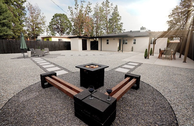 Renovated Mid-Century Home w/ Huge Peaceful Backyard – Central Albuquerque