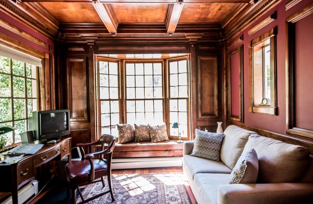 The Williamsburg Cottage at Valley Glen...your romantic mountain getaway