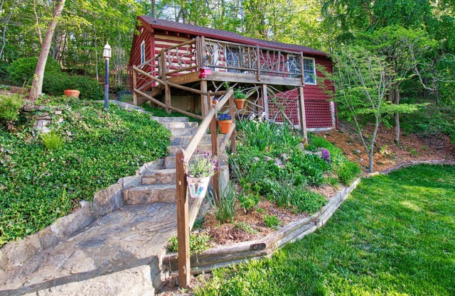 The Woodlands Cottage-Deck, vistas y cama grande de latón