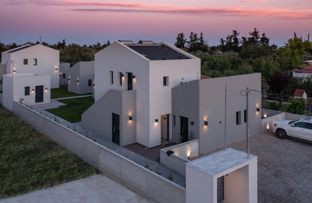 Theasea Luxury Suites- Studio 3
