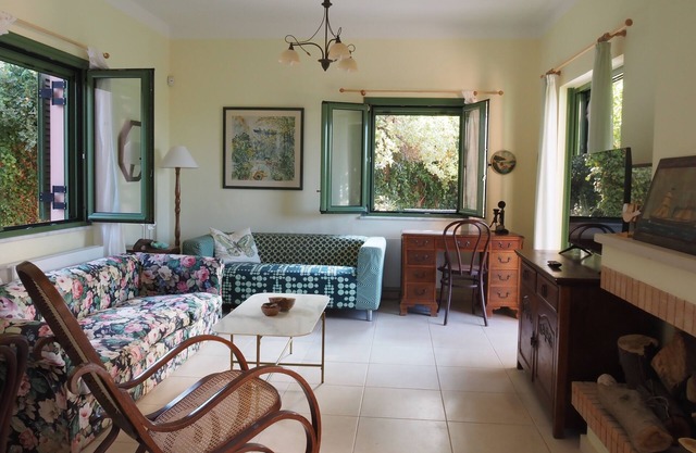 Thei's Nest in a large garden in the Prines' centre near restaurants, beach,city