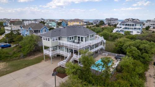 Third Row Whalehead Home with Pool and Spa Sleeps 22