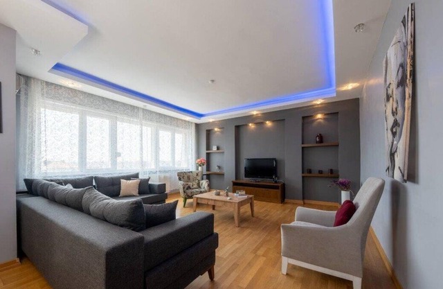 This apartment is a 3 bedroom(s), 2 bathrooms, located in Beşiktaş, İstanbul.