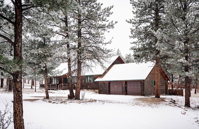 This cabin is a 3 bedroom(s), 2 bathrooms, located in Buena Vista, CO.