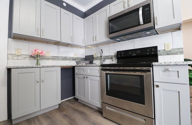 This house is a 3 bedroom(s), 1 bathrooms, located in Lexington, KY.