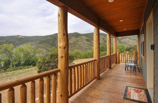 This house is a 3 bedroom(s), 2.5 bathrooms, located in Salida, CO.