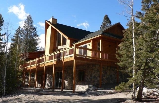 ¡ESO ES TODO! 4 habitaciones, 2 3/4 baños para 10 personas