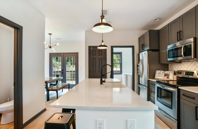 This lovely newly renovated 3/2.5 home located 10 minutes away from major ATL hotspots