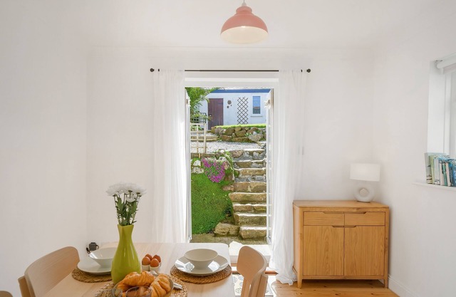 This quaint, charming cottage is perfect for holiday makers looking for an authentic, Cornish getawa