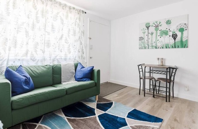 This studio is a 1 bedroom(s), 1 bathrooms, located in Tempe, AZ.