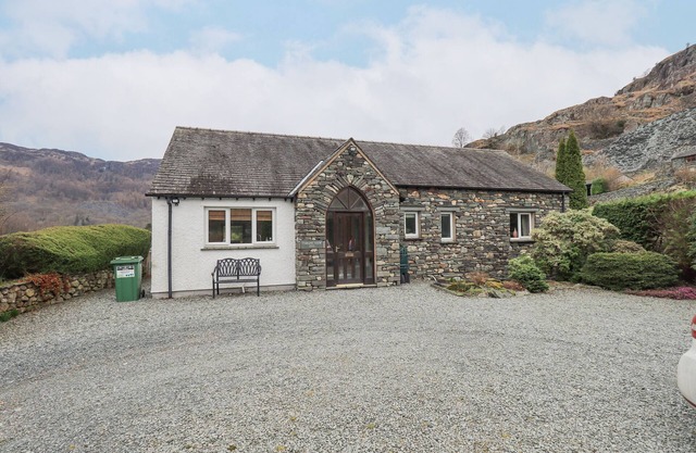 THRANG VIEW, pet friendly, with open fire in Langdale