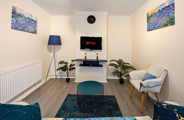 Three Bed Luxury Home in London 7 mins from train station