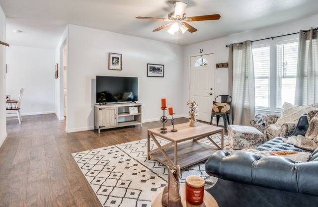 Three bedroom house minutes from Ft. Worth and Arlington