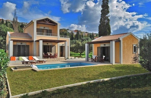 villa de lujo de tres dormitorios con piscina privada cerca de Argostoli