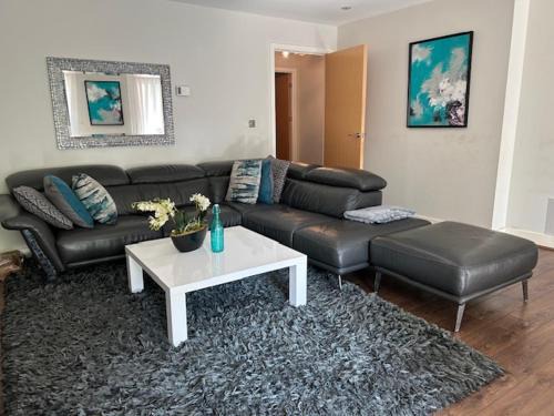 Three Bedroom Stylish London Apartment
