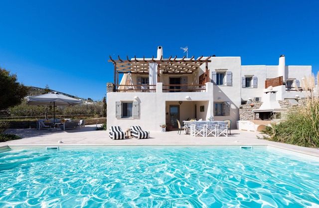 casa tradicional villa Parasporos en el paisaje