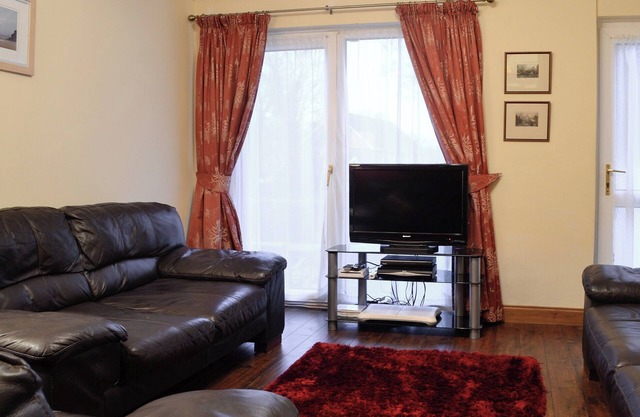 Alojamiento de 3 habitaciones en Pont Nedd Fechan, cerca de Glynneath