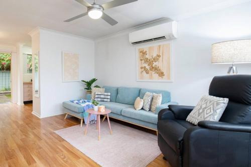 Tighes Hill Hideaway - Alfresco Living by the Park