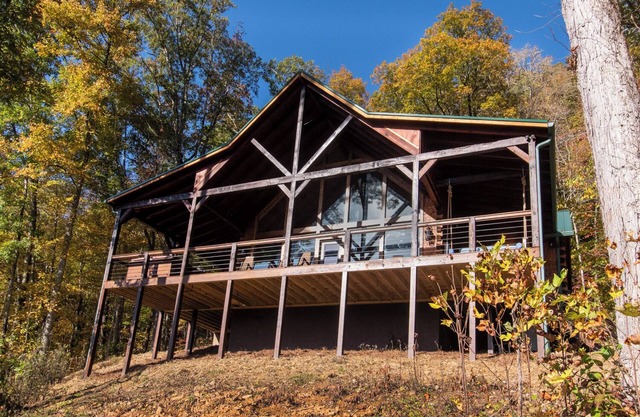 Timber Ridge-2 Bedroom, Pet Friendly, Luxury Cabin Rental, Panoramic Mountain Views, High Speed Internet, Rafting, Horseback Riding-Nantahala NC