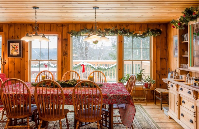 Timberholm Inn
