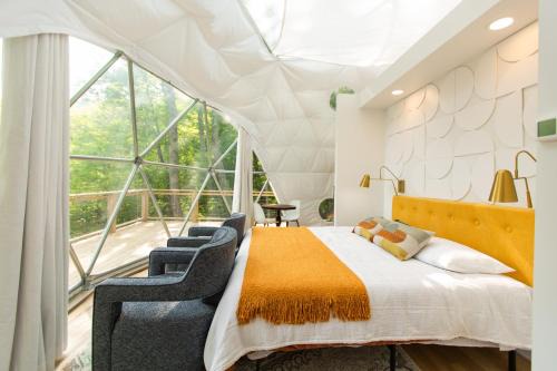 Timeless Luxe Dome - Mountain Views, Hot Tub, & Extra Amenities