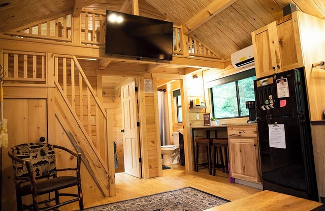 Brand New RIVERTOP LOG CABIN - SLEEPS 4
