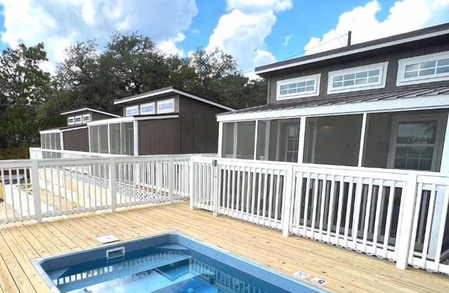 Tiny Home at Medina Lake (w/ Hot Tub & Pool)