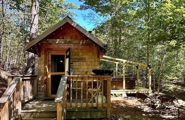 Tiny House-100 acres Kayaks/Canoes/Paddleboards/trails/Axe Throwing/pizza oven