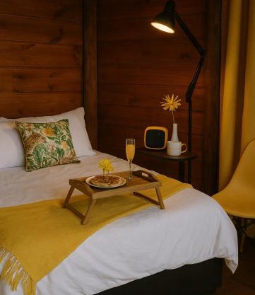 Tiny Huts Plus Free Massage Hot Tub Sauna Waterfall Nearby