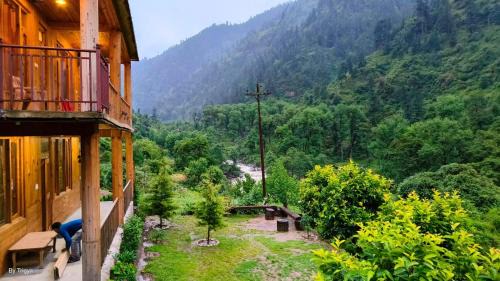 Tirthan Pine View Home stay