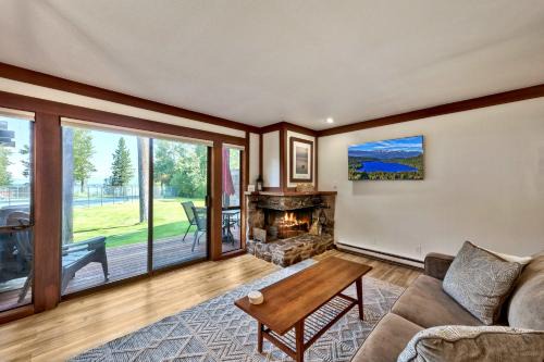 TML 04 - Beautiful 1 BR Condo in Tahoe City