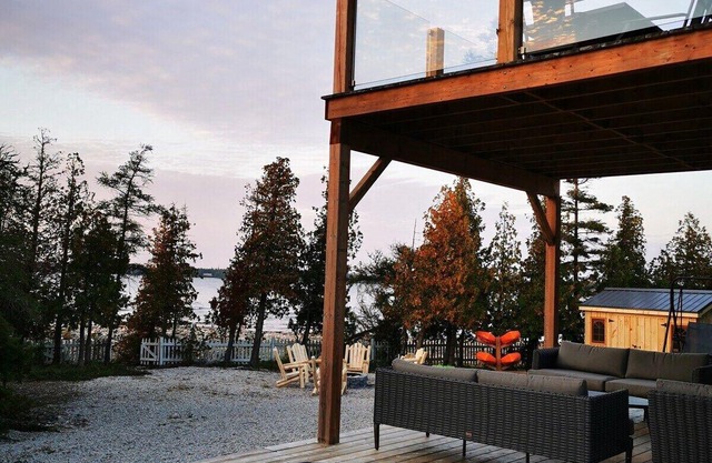 Tobermory Modern Waterfront Escape w/ kayaks!