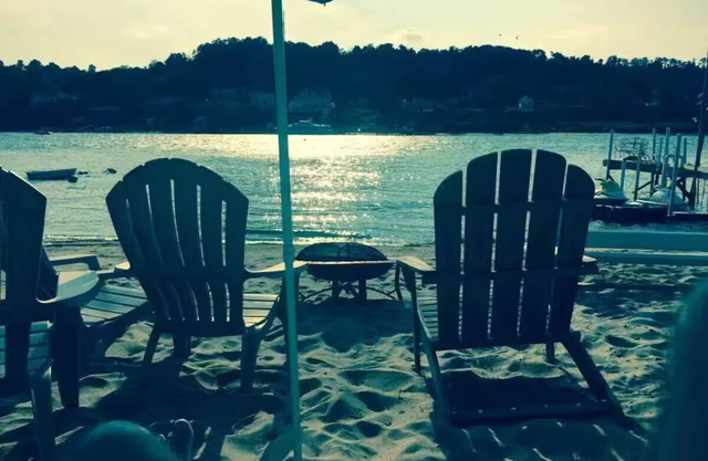 Top-Floor Condo w/ Private Beach Incredible views