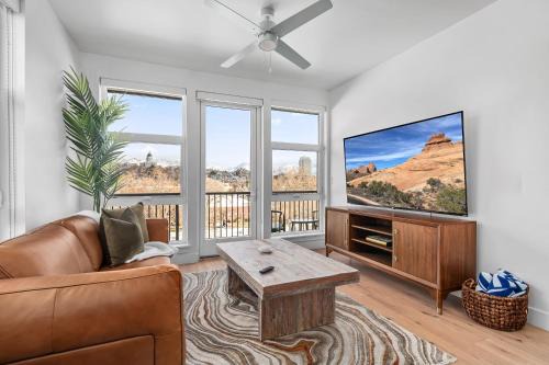 Top floor - VIEWS and Best Amenities