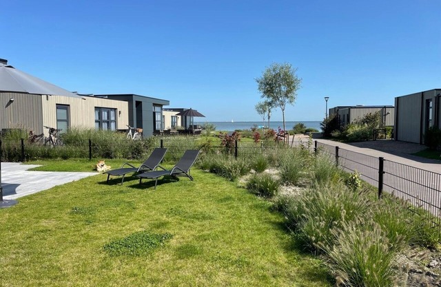 Top-modernes Chalet Windrose mit Großem, Eingezäuntem Garten am Ijsselmeer