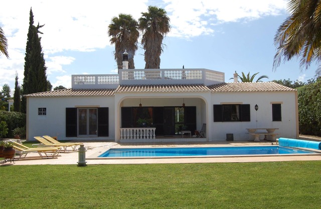 Villa superior a corta distancia de las famosas playas de Meia Praia.