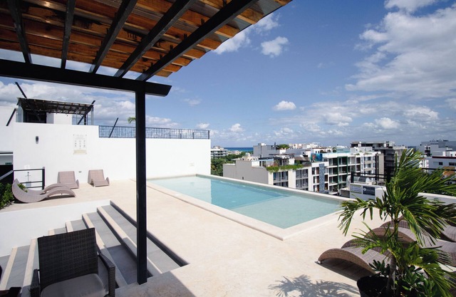 Torre Diez by Grupo Amber