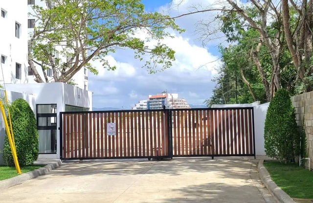 Torre de lujo con piscina y seguridad