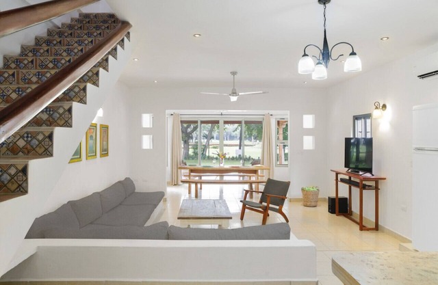 Town House 6: Confort y vista al campo de golf