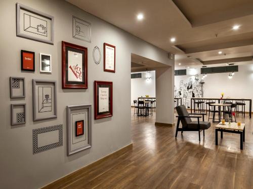 Townhouse Ecity Inn