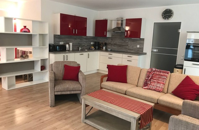 Visitantes de la feria Colonia / Düsseldorf: apartamento en el sótano cerca del bosque en buenas condiciones de tráfico