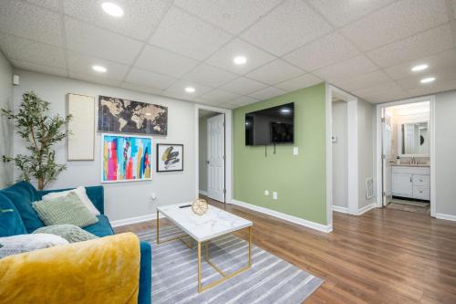 Tranquil 2bd Oasis 10 Min to Airport & Downtown