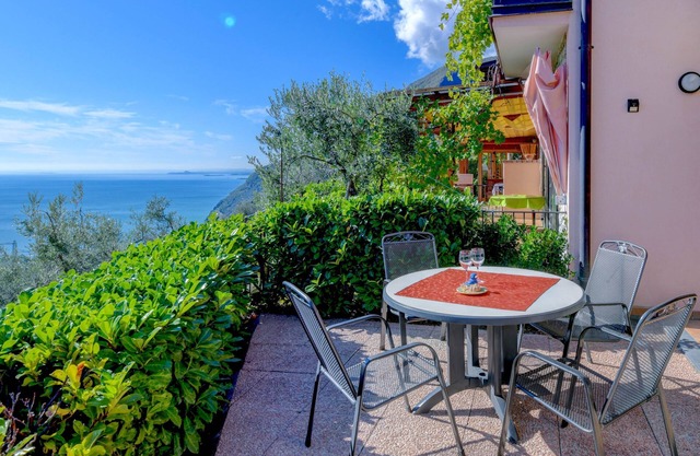 Tranquilo apartamento con piscina, increíbles vistas y terraza privada