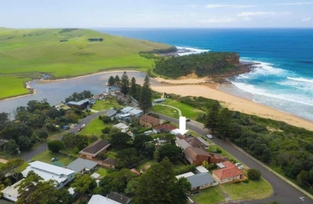 Tranquil Beachside cottage. A stone throw from the beach & Hiking.Pet-friendly.