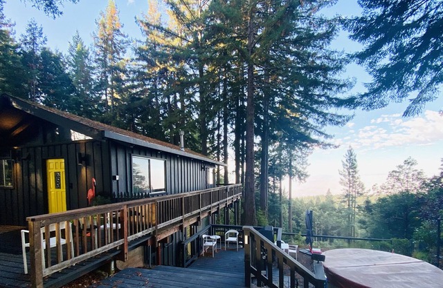 Tranquil Designer Forest Retreat- hot tub, dog friendly, ocean view, sleeps 4