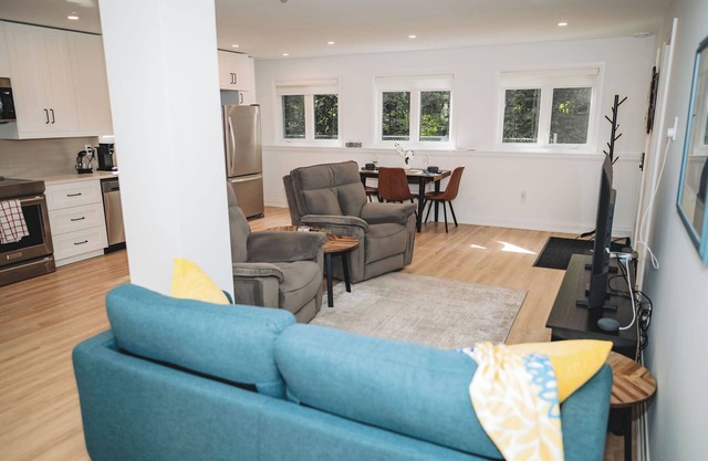 Tranquil Forest Oasis in Convenient Location