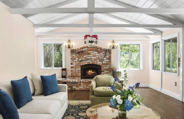 Tranquil modern cabin...Close to wineries and silicon valley!