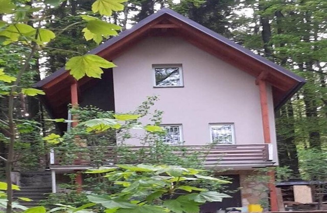 Casa de vacaciones con jardín tranquilo Holín