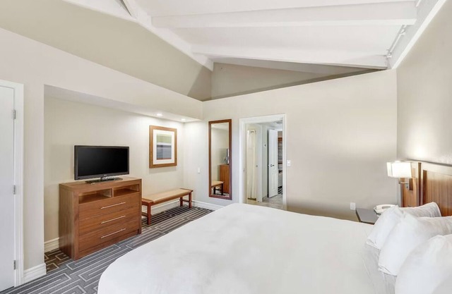Tranquil Resort Room w/ Full-Service Spa & Surrounded by Mountains
